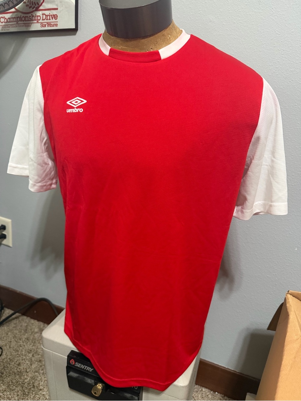 Umbro Men’s Large Red and White Short Sleeve Soccer Jersey